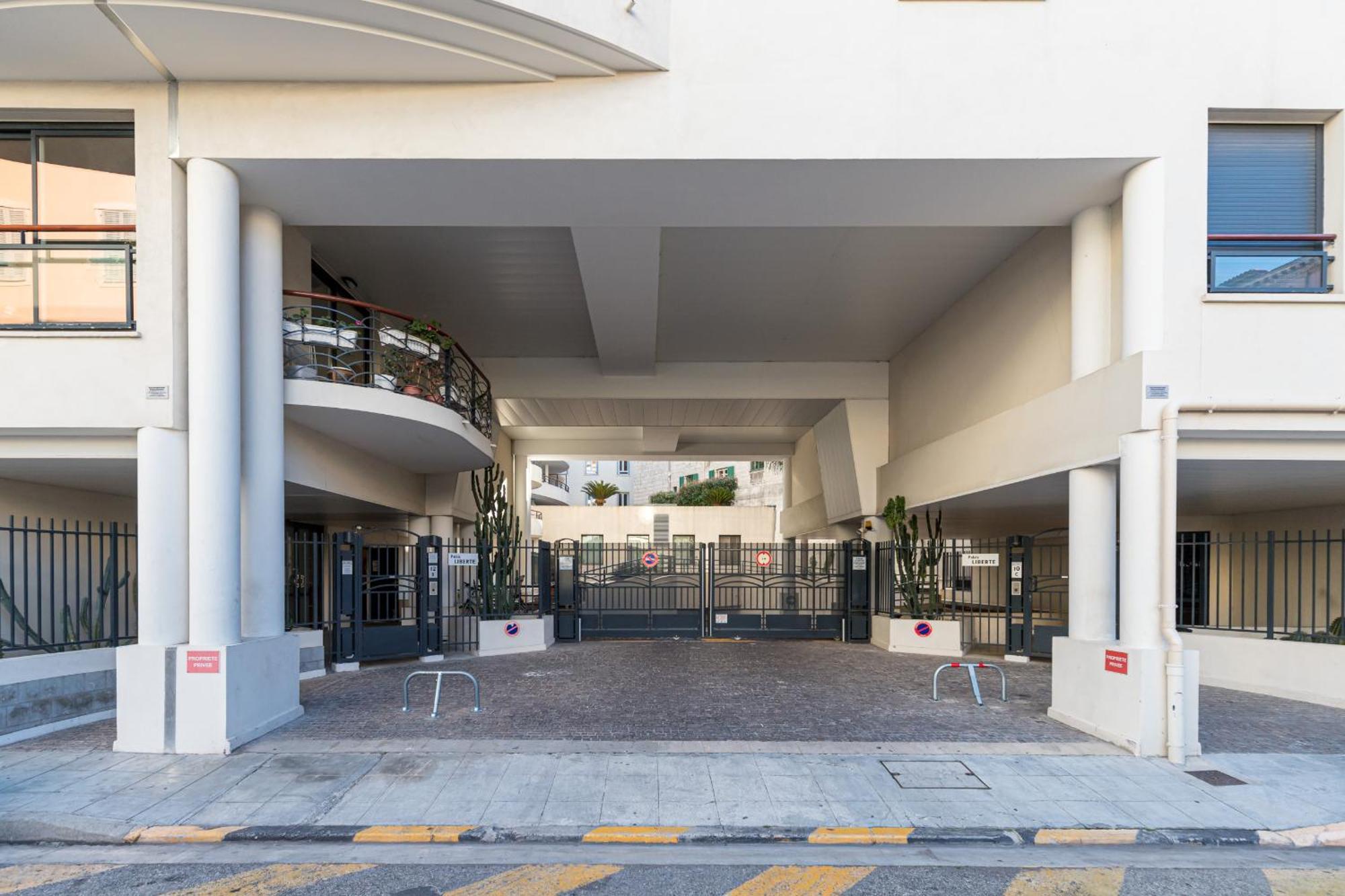 Nice 1 Bedroom downtown Carré d'Or with garage Exterior foto